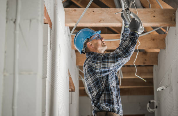 Professional Electrician in Pinewood, FL