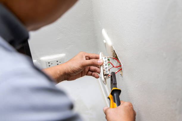 Best Affordable Emergency Electrician  in Pinewood, FL